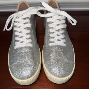 STUART WEITZMAN, WOMENS METALLIC PLATINUM, GLITTER SNEAKERS       Size: 9.5M